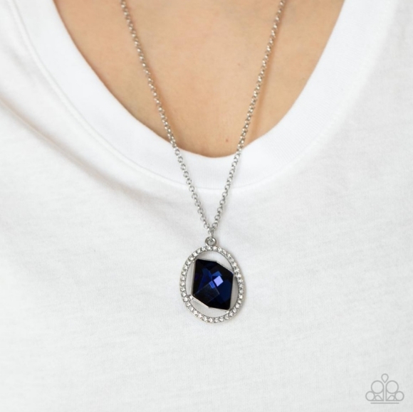 Blue necklace/earrings paparazzi.